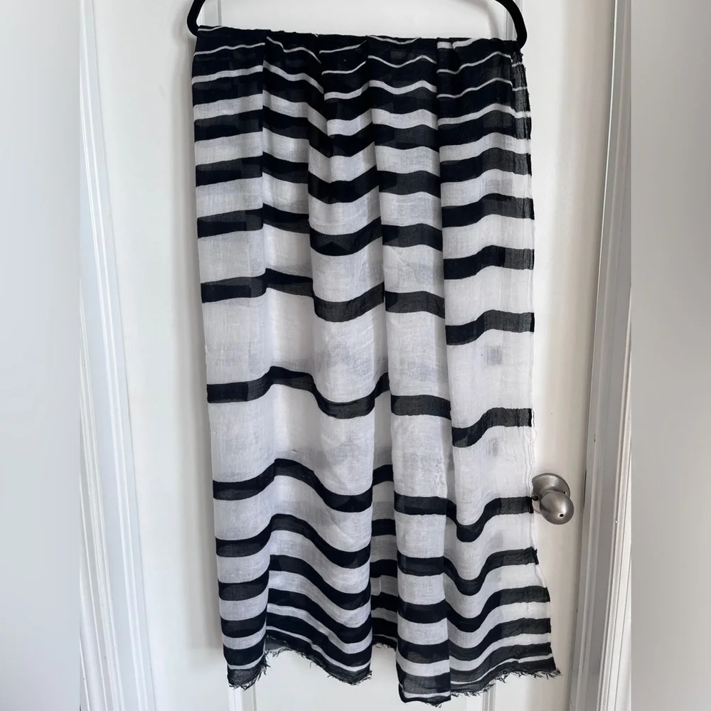Taroni Elegant Black and White Striped sheer Scarf